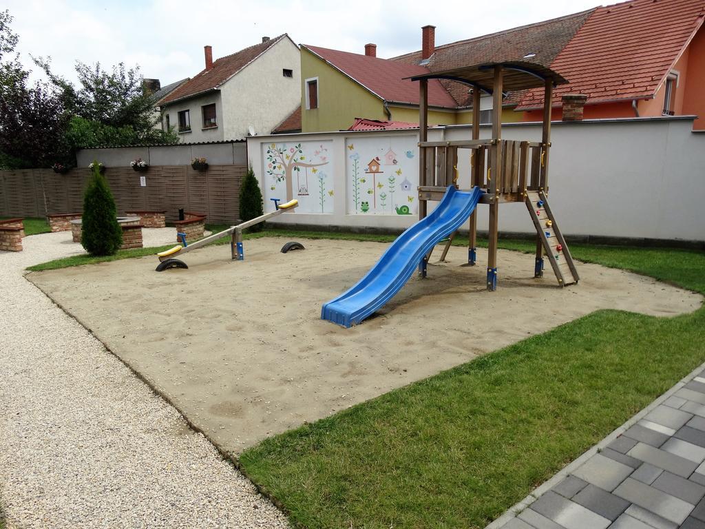 Holiday Apartman Sárvár Екстериор снимка